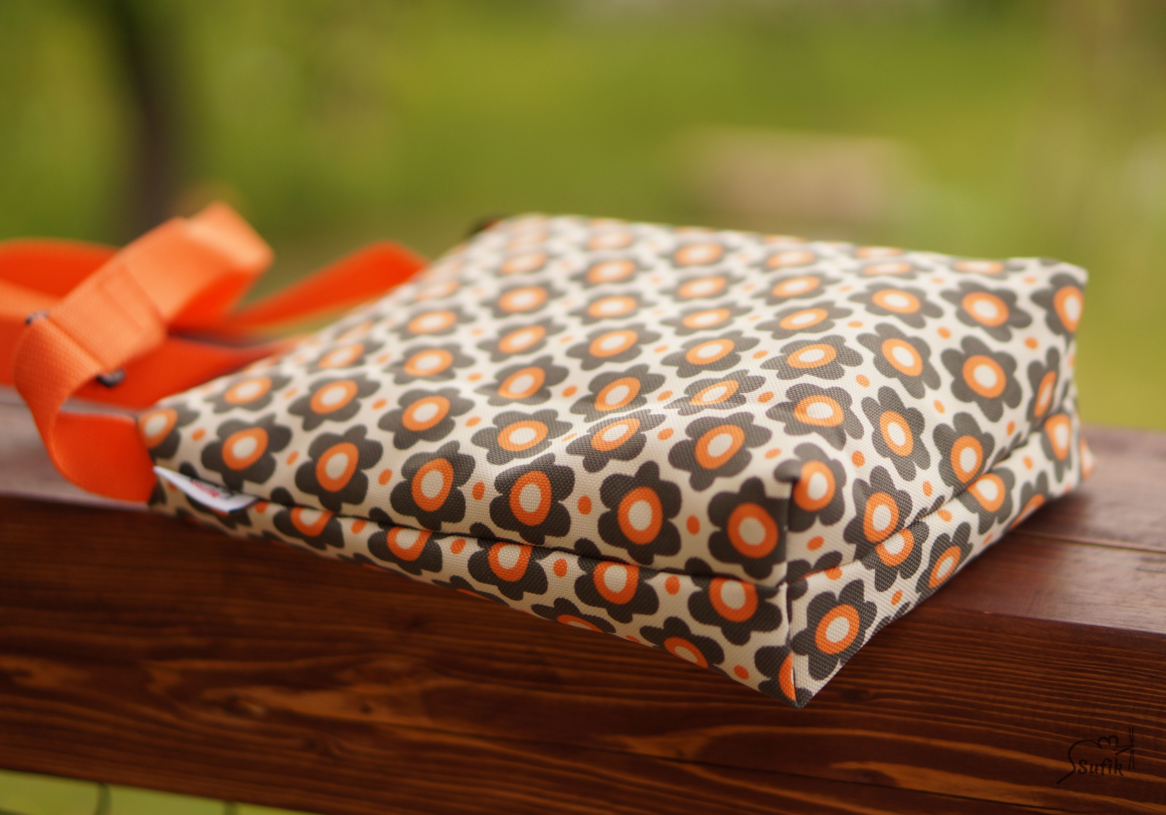 Kabelka nepromokavá crossbody A5 duhové proužky modrý zip, podšívka, popruh na přání
