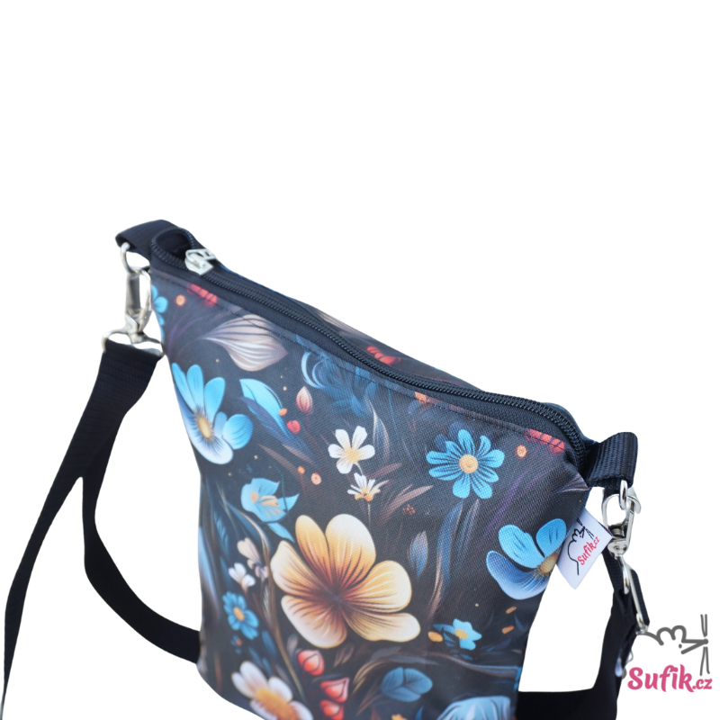 Kabelka crossbody A5 květy tyrkys nebo černá podšívka