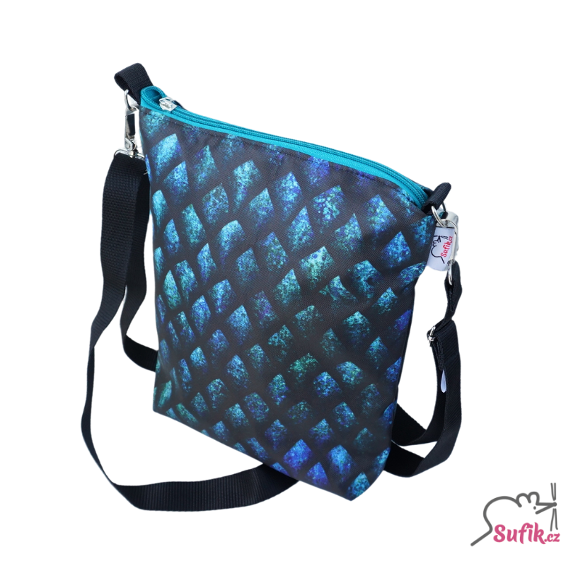 Kabelka crossbody A5 šupiny