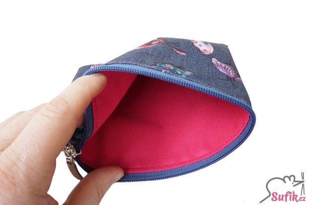 Kapsička na zip 14,5x18 cm motýlci na džínové