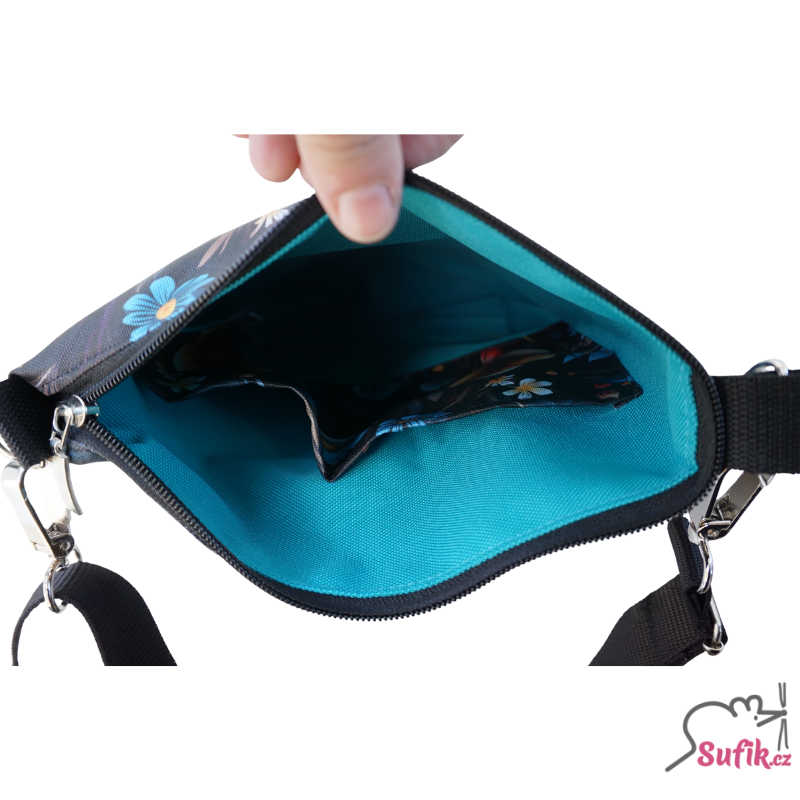 Kabelka crossbody A5 květy tyrkys nebo černá podšívka