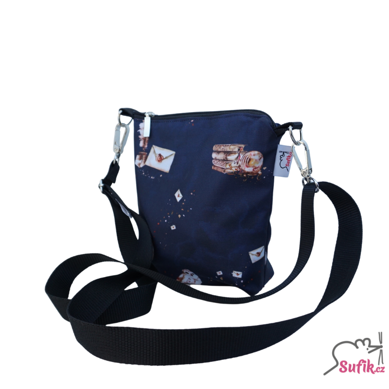 Kabelka crossbody A6 modrá se sovou a dopisem/černá podšívka